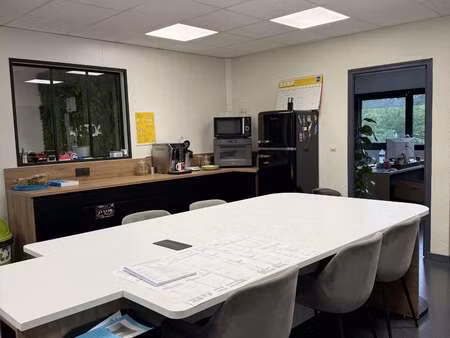 location bureaux et commerces à cesson-sévigné (35510) : à louer / 116m² cesson-sévigné
