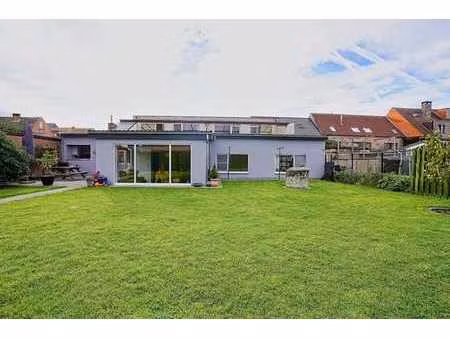 gelijkvloers appartement met ruime tuin en hoogwaardige a...