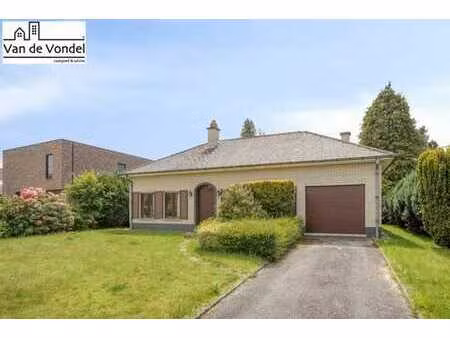 charmant bungalow sur un grand terrain de 2001 m²