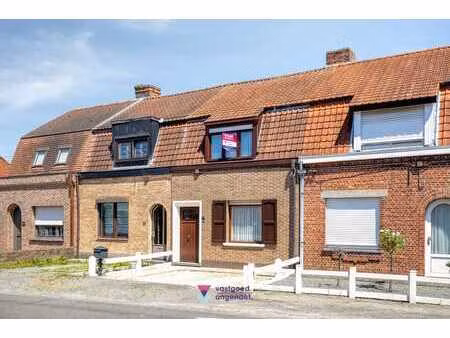 charmante gesloten woning met zonnige tuin en garage