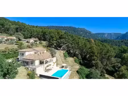 maison avec piscine et terrasse ampus (83)