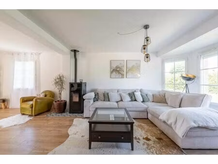 maison de 7 pièces de 134 m² à lagny-le-sec