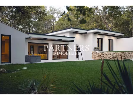 vente villa 5 pièces 220 m² à aix-en-provence (13090)  1 180 000 €
