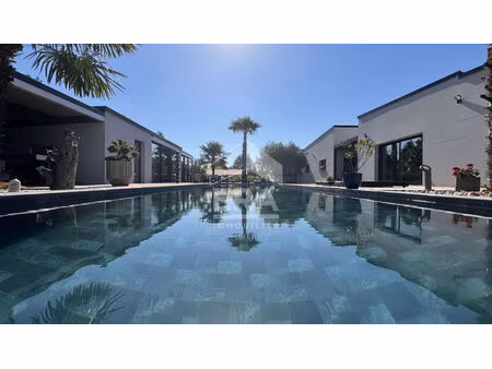 a vendre remarquable maison contemporaine de prestations haut de gamme.