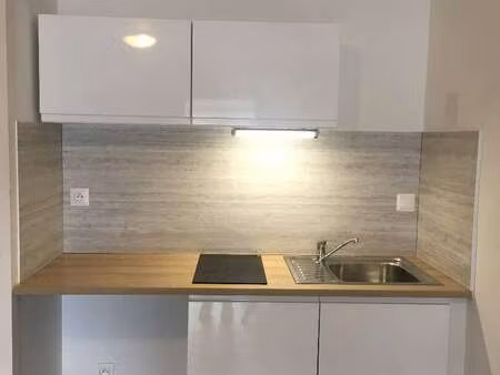 vente maison à montaigu (85600) : à vendre / 35m² montaigu