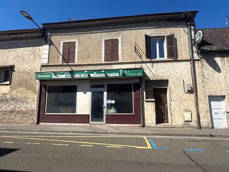 immeuble avec local commercial et appartement dans secteur dynamique