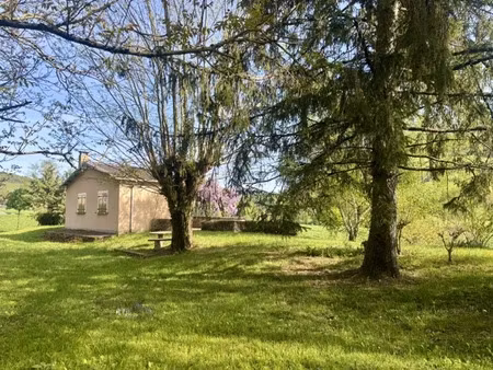 maisonnette avec parc arboré et vue dégagée