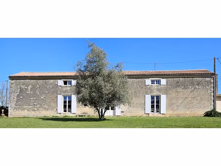 maison ancienne 5 chambres avec nombreuses dépendances 79410 echiré