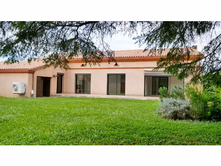 villa individuelle 9 pièces-215 m²- garages- terrain 1000m²