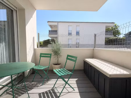 a vendre 84120 pertuis appartement type 2 pieces avec balcon  garage et 1 place de station