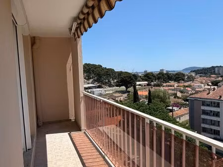 appartement toulon ouest 4 pièce(s) 74 m2 avec balcon  cellier et parking collectif .