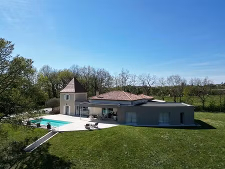 maison villeneuve sur lot 225 m2