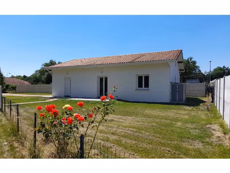 location maison  m² t-4 à ygos-saint-saturnin  1 000 €