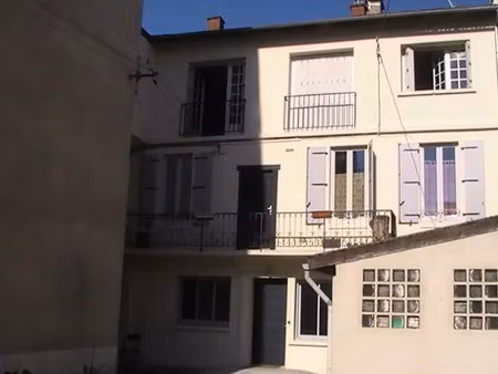 location appartement 3 pièces 60 m² à aurillac (15000)  590 €
