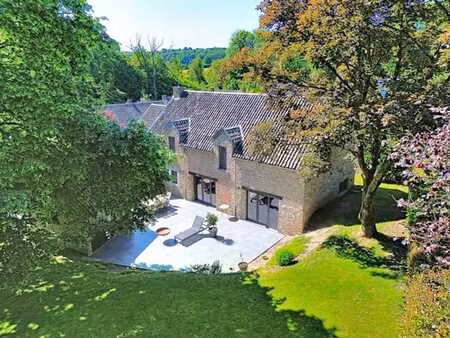 maison 4 façades située dans un clos privatif et verdoyant