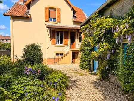 maison individuelle avec vaste terrain constructible