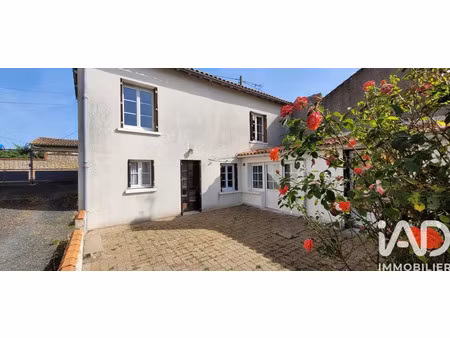 maison de village à louin (79600)