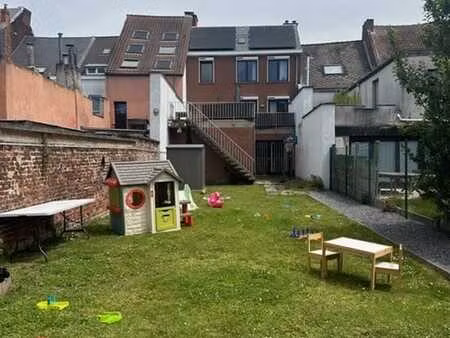 loué - peb b - jardin - garages - maison 3 ch centre genappe