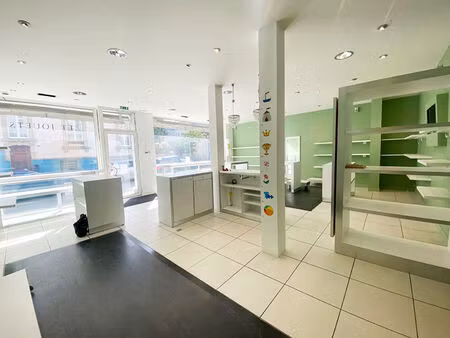 location local commercial