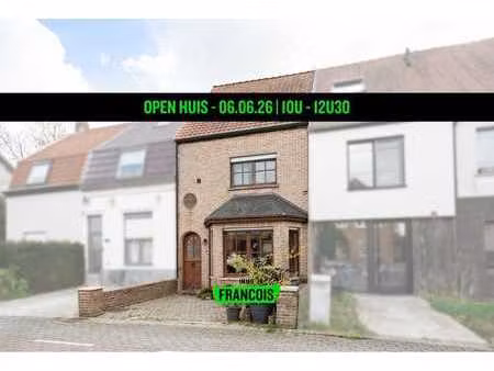 charmante maison avec possibilité de quatre chambres à waar…