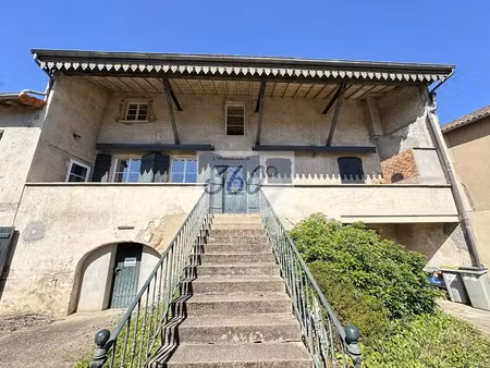 grande maison de ville meublée à cluny  4 chambres