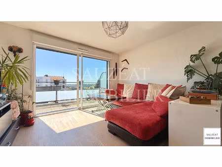 bagneux - appartement 3 pièces avec terrasse de 14m² - plein coeur de la place dampierre