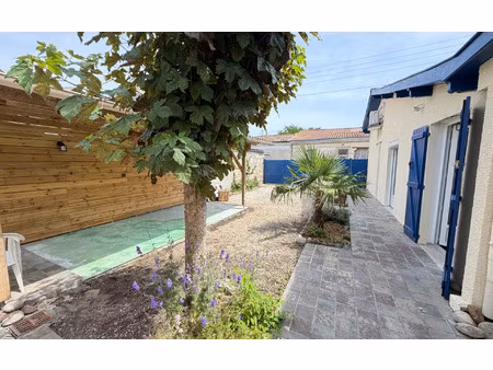location maison  m² t-3 à bordeaux  1 300 €