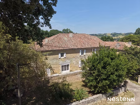 a vendre bâtisse en pierre de 255 m² avec dépendance attenante sur terrain de plus de 3 20