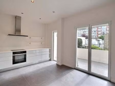 appartement à louer à ixelles € 2.100 (loqo6) - realtycare | zimmo