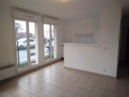 coup de cœur assuré : lumineux t2 rez-de-jardin dans résidence calme !