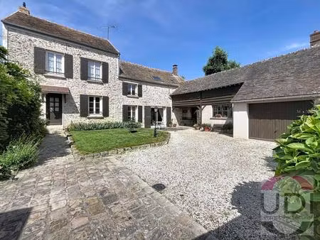 udi - champcueil - plein centre ville - charmante maison en pierre de 170 m² – volumes gén