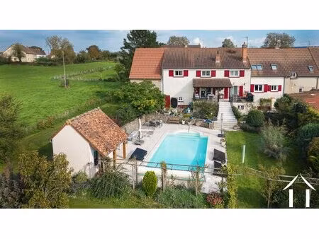 grande maison avec chambre  gîte et piscine