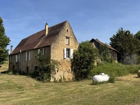 ensemble (maison  grange  séchoir  four à pain  garage) en pierre au coeur du périgord...