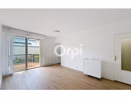 location appartement  m² t-1 à clamart  850 €