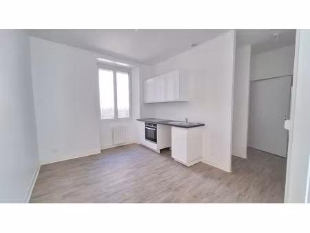 location appartement 1 pièce 36 m² à nontron (24300)  415 €