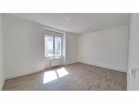 location appartement 3 pièces 66 m² à nontron (24300)  615 €