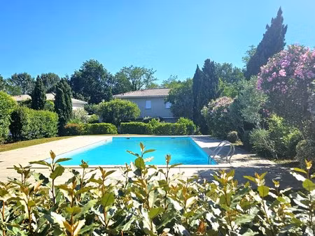 t2 47m2 balcon  place de parking et piscine