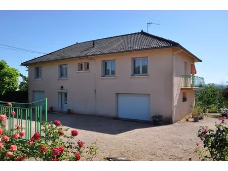 beau pavillon avec 4 chambres  2 garages et terrain de 4170