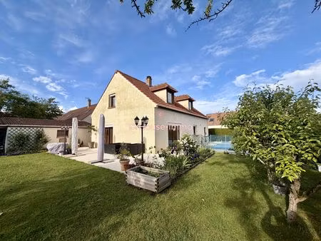 belle maison familiale  agréable  confortable et fonctionnelle d'environ 140 m2  cadre de 