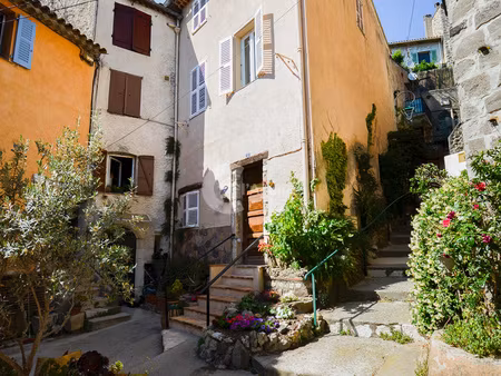 au coeur du village de villeneuve loubet - maison de village