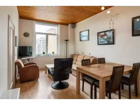 1 chambre avec salle de bains dans un appartement en réside