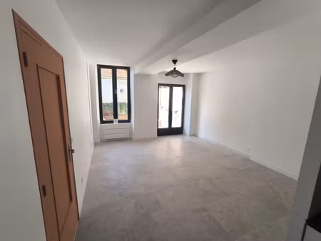 f2 de 35.85m² avec jardinet centre ville de crecy la chapelle