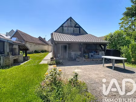 maison de village à pleurs (51230)