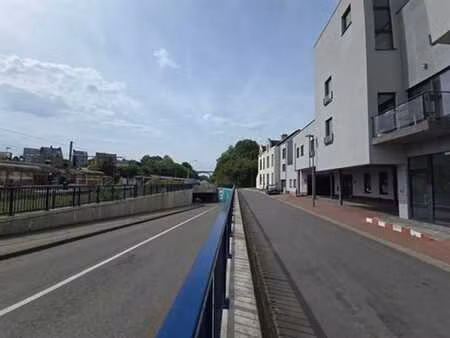 parking intérieur - en face de la gare !