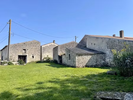 vente immeuble 4 pièces 227 m² à taillebourg (17350)  85 000 €