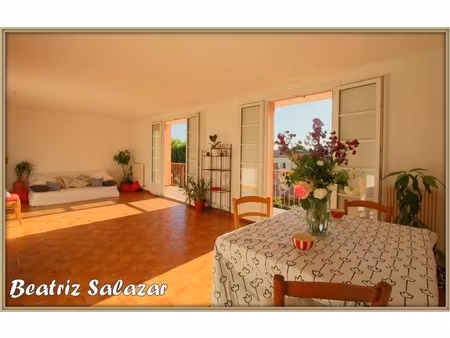 a 3 mn à pied du centre ville de digne  joli et lumineux t3 de 78 m² avec grand balcon  ga