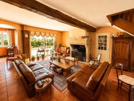 maison t8 215m² – terrain 2021m² – double garage – dpe : d