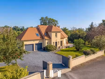 maison 5 pièces de 148 avec double garage - monceaux en bessin