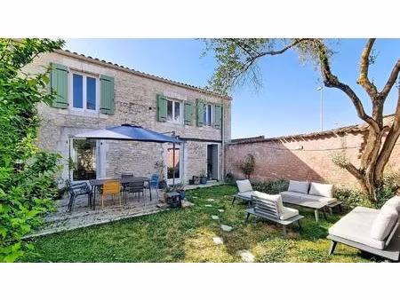 maison en pierre rénovée - 3 chambres et bureau - jardin sans vis-à-vis.