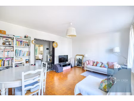 t4 de 84 m2 avec nombreux balcons - bords de saône